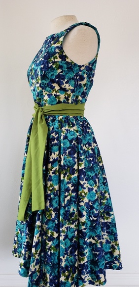New Pinup Couture Maria Dress in Blue/Olive Floral - Picture 4 of 8